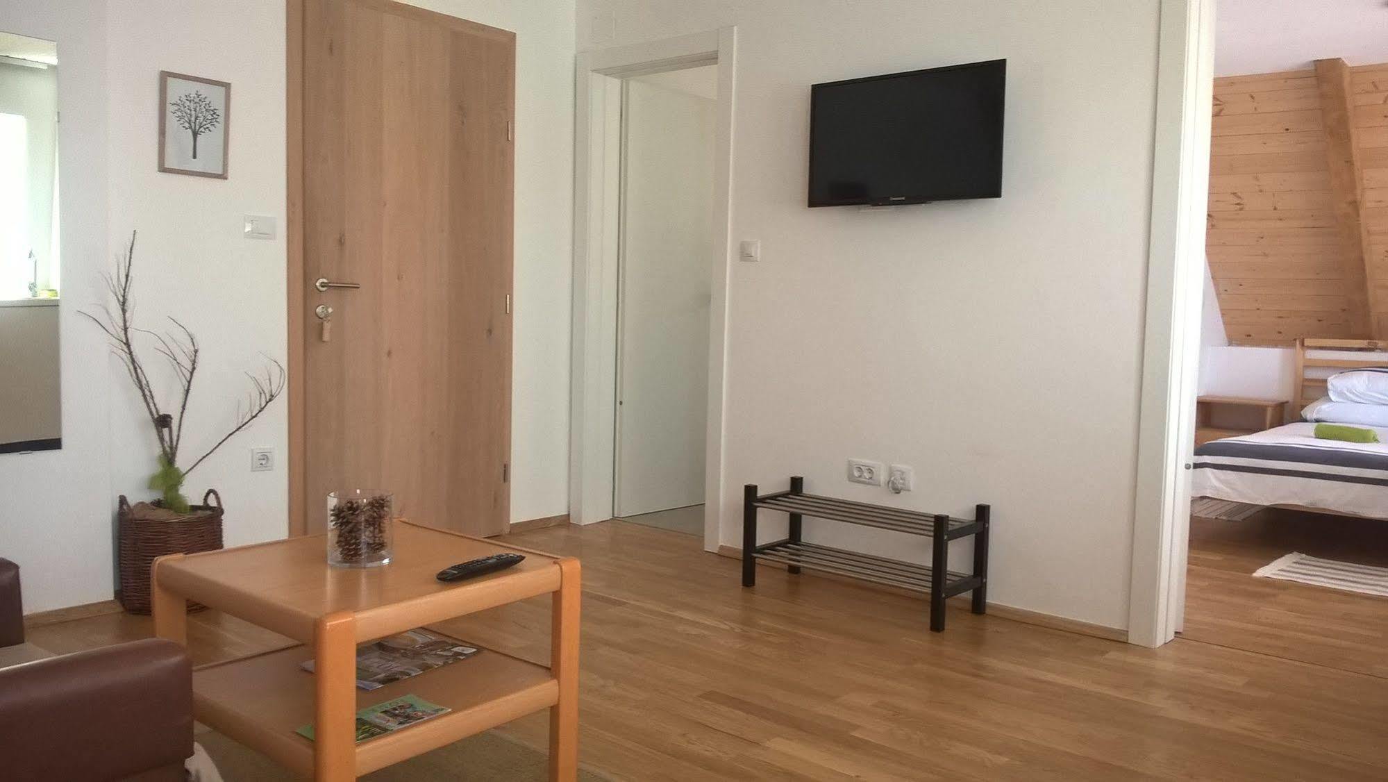 Guesthouse Bor Plitvice Lakes Plitvicka Jezera Ngoại thất bức ảnh